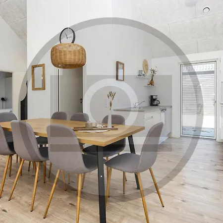 4 Bedroom Lovely In Glesborg