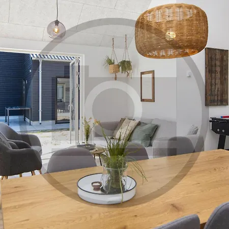 Сasa de vacaciones 4 Bedroom Lovely In