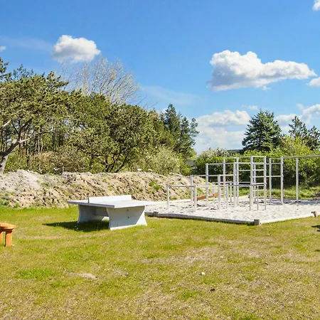 4 Bedroom Lovely In Сasa de vacaciones Glesborg