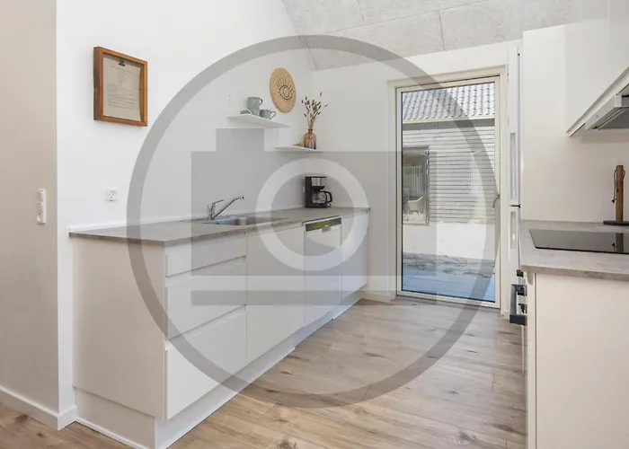 Сasa de vacaciones 4 Bedroom Lovely In *